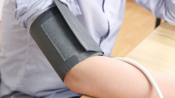新宝策略 手脚麻木、头晕目眩……血管硬化引发的这5个不适，人人都要重视